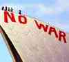 'No War' von Sprayer auf die Oper in Sydney gebombt!