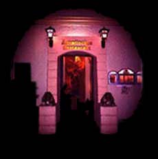 Eingang des Restaurants CLEOPATRA. NAVIGATION: Weiter zum Interieur.