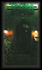 Der EINGANG - Hier klicken, um zum INTERIEUR zu kommen.